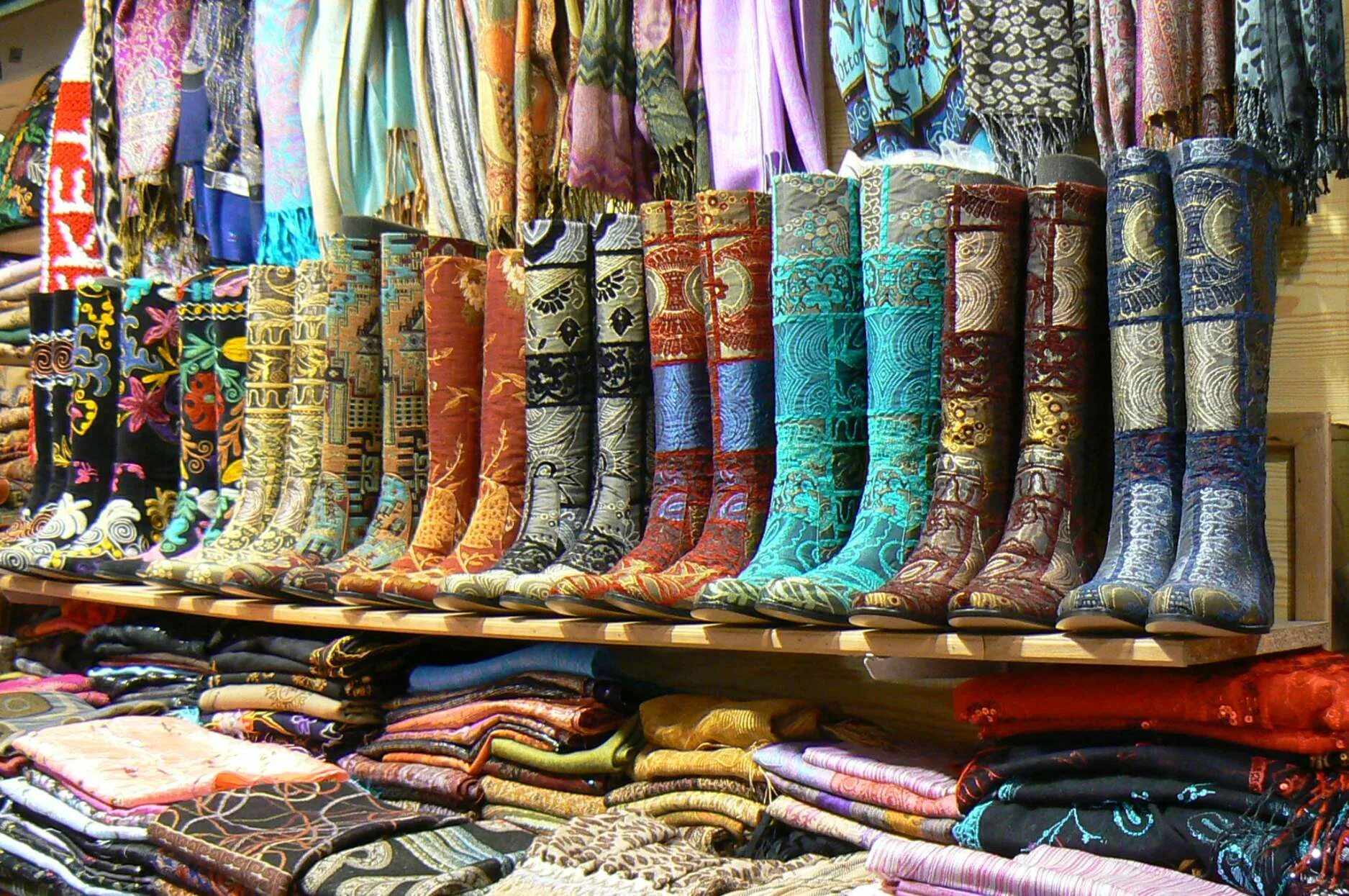 Стамбул где купить. Гранд базар Турция. Гранд базар одежда. Стамбул базар одежда. Гранд базар аутентичные вещи.