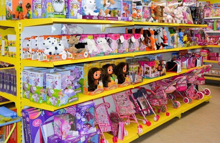 Магазин игрушек покупки. Магазин игрушек. Магазин детских игрушек. Магазин игрушек для детей. Выкладка игрушек.