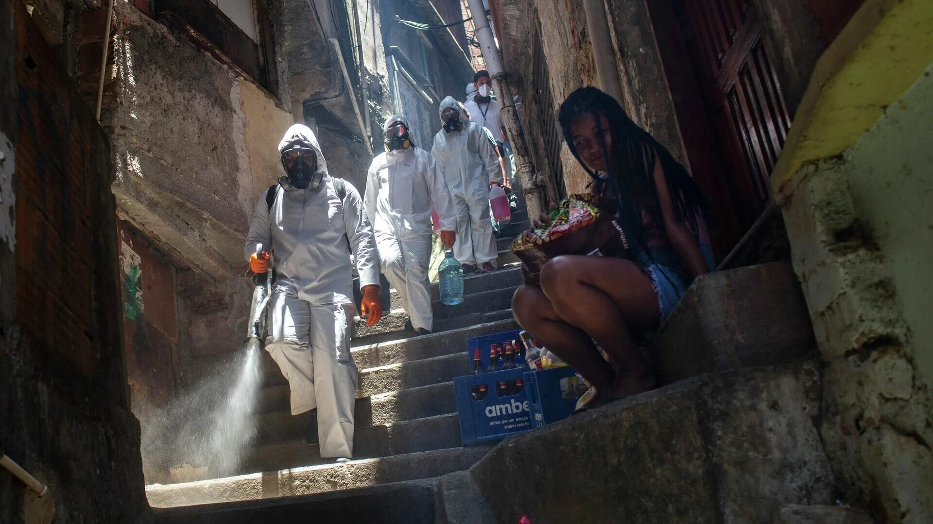 Воровство в бразилии. Favela santa marta) в рио-де-жанейро.. рио де жанейро коронавирус. фавелы в бразилии женщины. бездомные на улицах рио-де-жанейро.