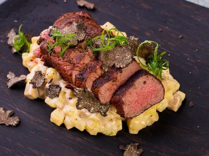 Ростбиф жирарди. Ростбиф с пюре. Ростбиф - «жаркое из говядины». Ростбиф с картофелем. Ростбиф с грибами.