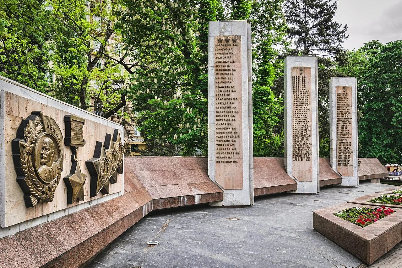 Фото мемориала. Волгоград аллея героев советского Союза. Мемориал героям советского Союза. Аллея героев стела Великой Отечественной войны в Краснодаре. Мемориал славы герои советского Союза.