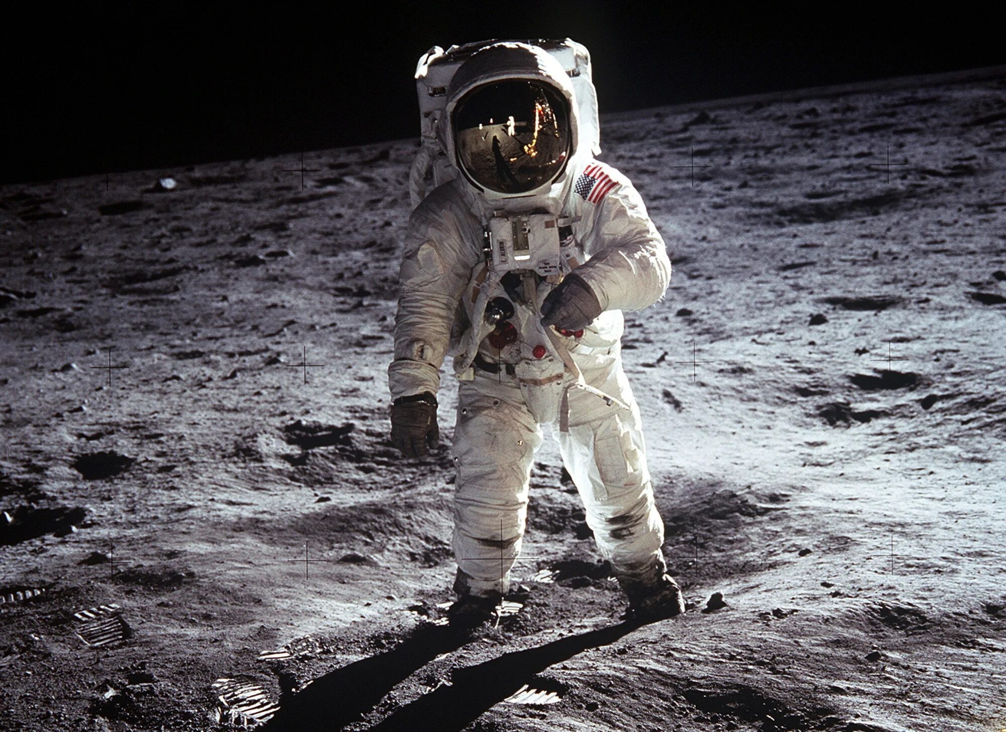 Аполлон 11. The astronauts on the moon