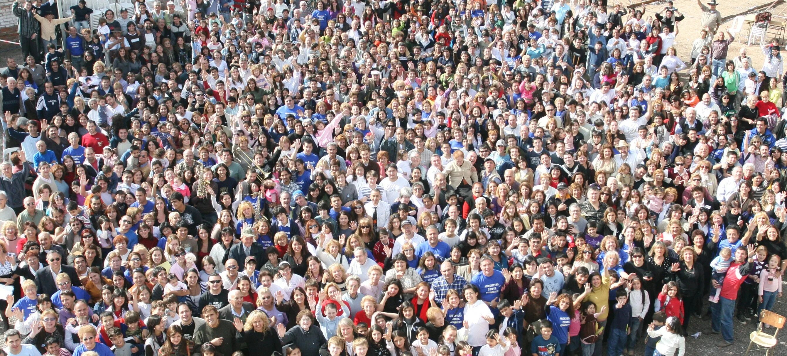 Марсово поле в санкт-петербурге. Фото толпы 2000 человек. День молодежи одинцово. Тгту тамбов 2022 первокурсники. Активная молодежь фото.