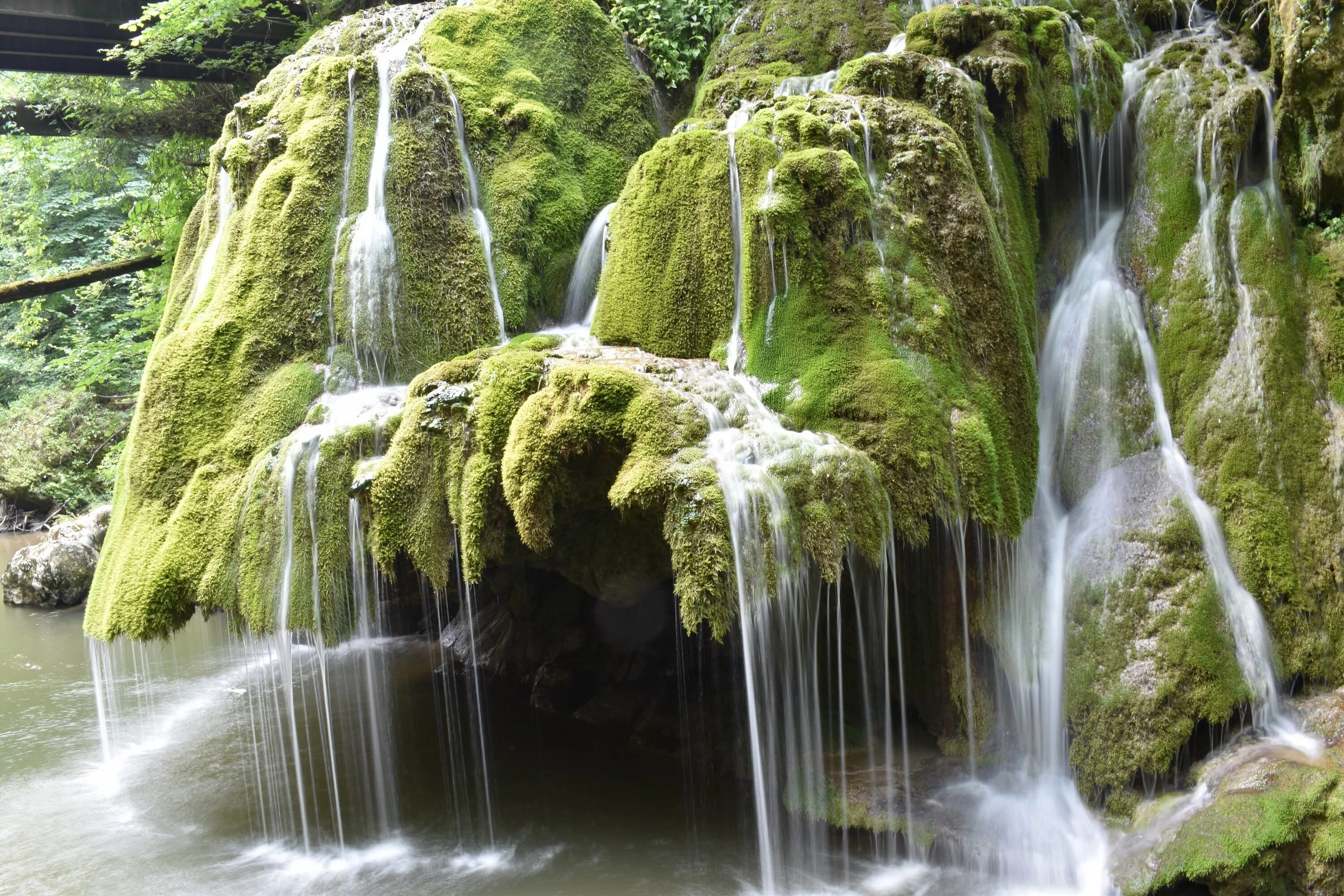 Водопад Бигар Румыния. Каскадный водопад Бигар, Румыния. Водопад Бигар Румыния фото. Поющие водопады. Песня поющие водопады