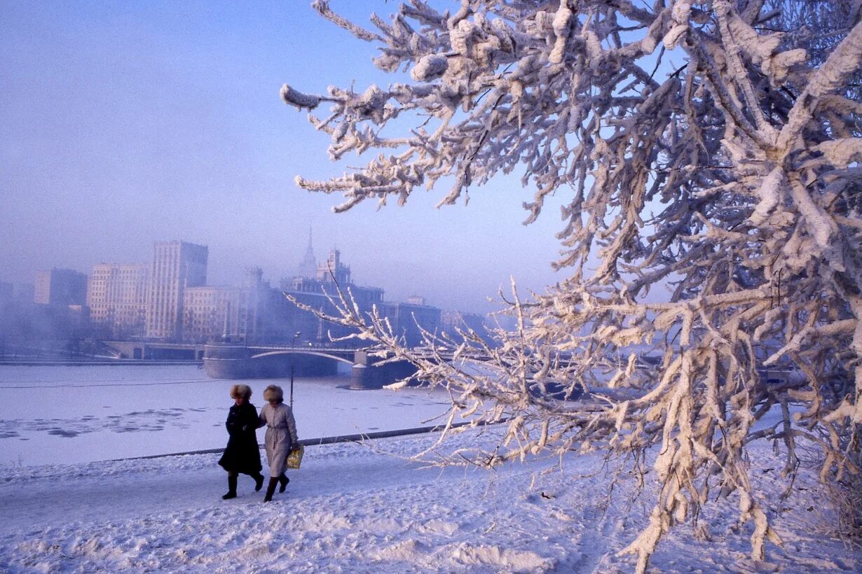 Зимний день в городе. Морозная зима в городе. Зима в России. Зима город Россия. Самые теплые места зимой