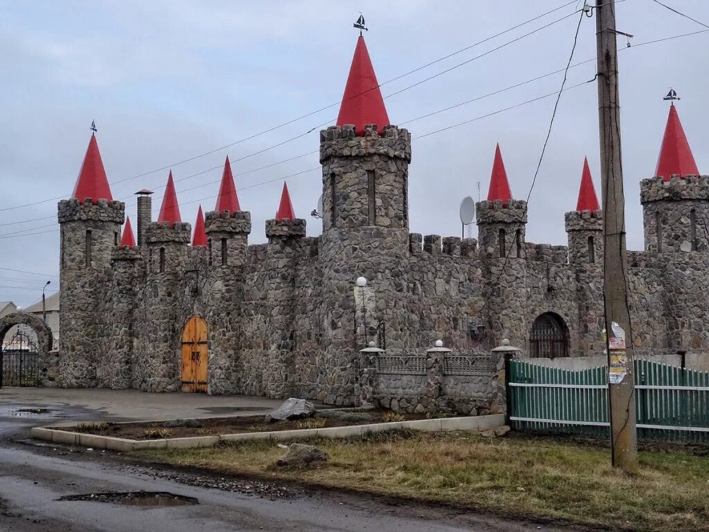 Роботино запорожская. Замок Галицкого Акимовка. Акимовский замок Украина. Акимовка Запорожская область. Акимовка Запорожской дворец.