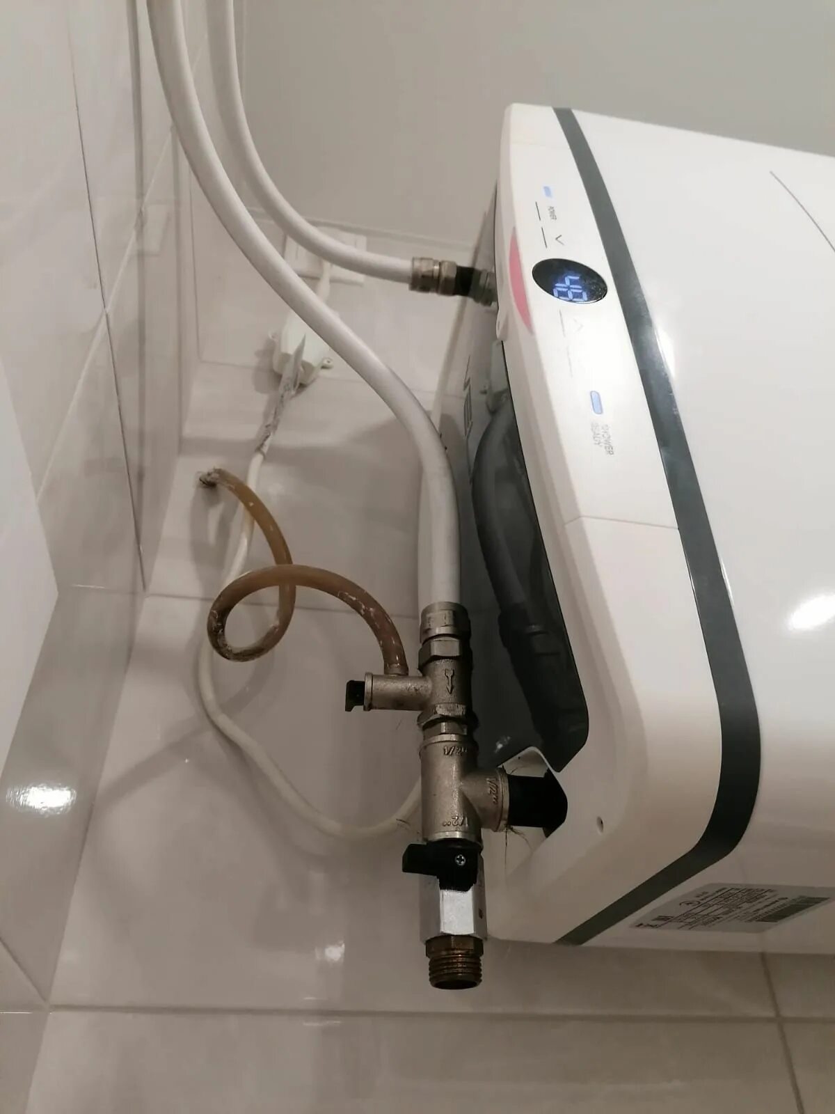 Ariston velis tech inox pw abse. Водонагреватель ariston velis tech pw abse 80. водонагреватель накопительный ariston velis tech inox pw abse 80. ariston velis tech pw abse 2,5 квт. водонагреватель велис горизонтальный.