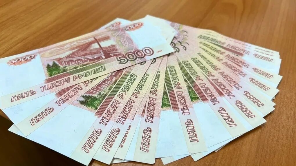 70 тысяч рублей в руках. Комп 80 тысяч рублей. 20 тысяч рублей. 1000000 рублей. Зарплата 80 тысяч рублей.
