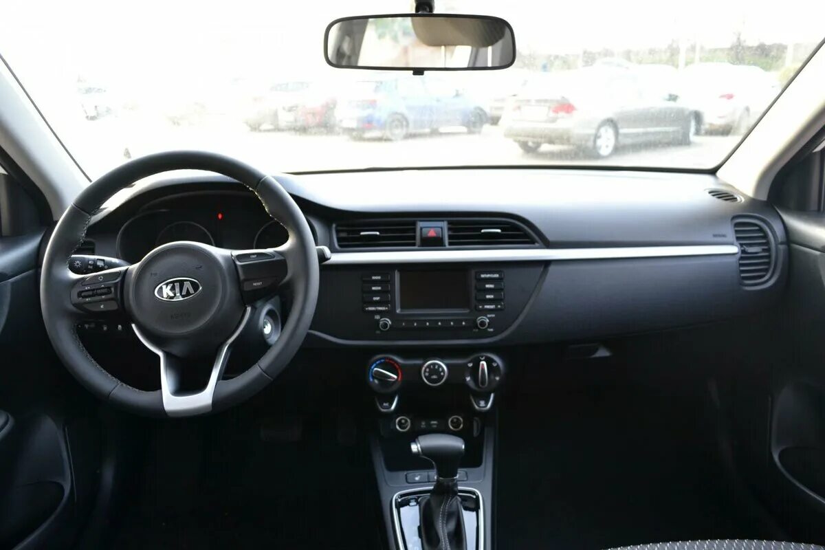 киа рио 2015 салон. Kia rio 4 салон. комплектации рио 4. торпеда киа рио 4 бомж комплектация. киа рио минимальная комплектация салон.