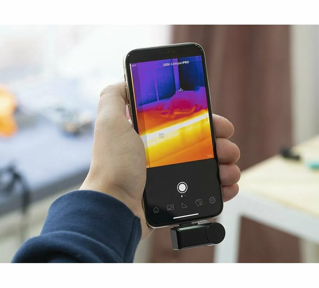 Seek compact pro. Тепловизор seek Thermal. Тепловизор для iphone. Тепловизор для смартфона Thermal Compact. Seek Thermal Compact Pro для IOS.