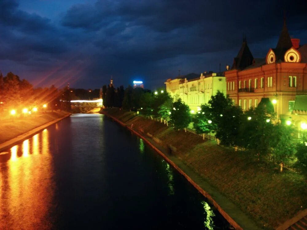 Картинки города орла. Город Орел набережная. Ночной город орёл. Город Орел ночью. Река Орлик в Орле.