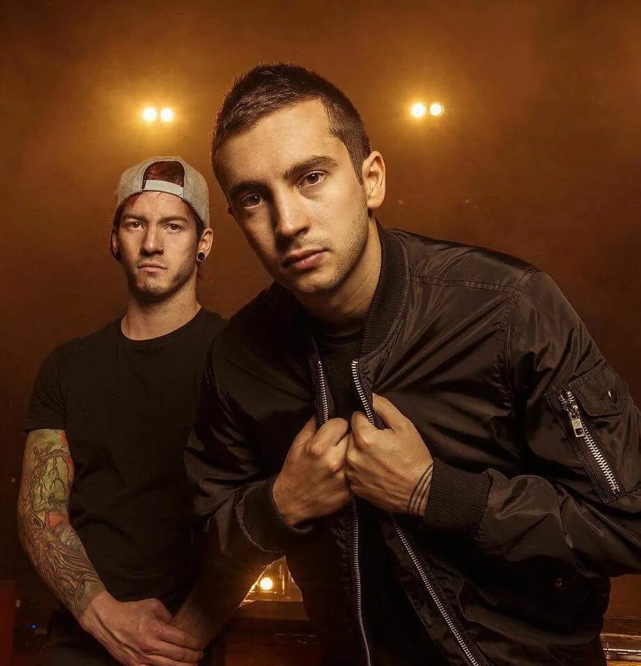 Twenty one pilots фото группы. Оне пилот. 20 one pilots. Оне пилот. Twenty one pilots фото группы.