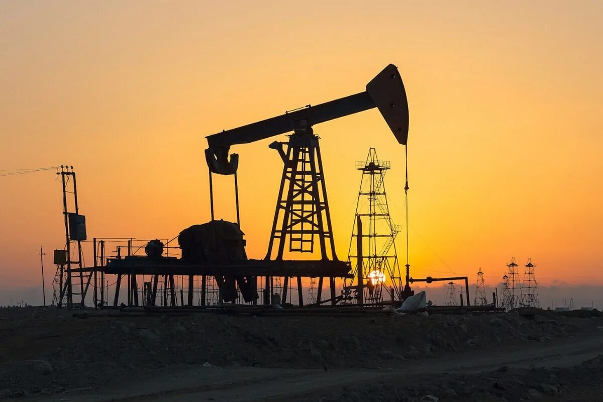 Предприятие добычи газа. Нефть варлысы. Азербайджан. Нефтяная промышленность. Нефтегазовая отрасль. Добыча нефти.