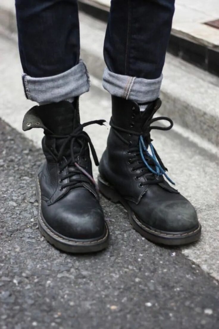 Ботинки хулиганы. Берцы доктор мартинс. берцы dr martens мужские. ботинки в стиле гранж доктор мартинс. мартинсы гранж мужские.