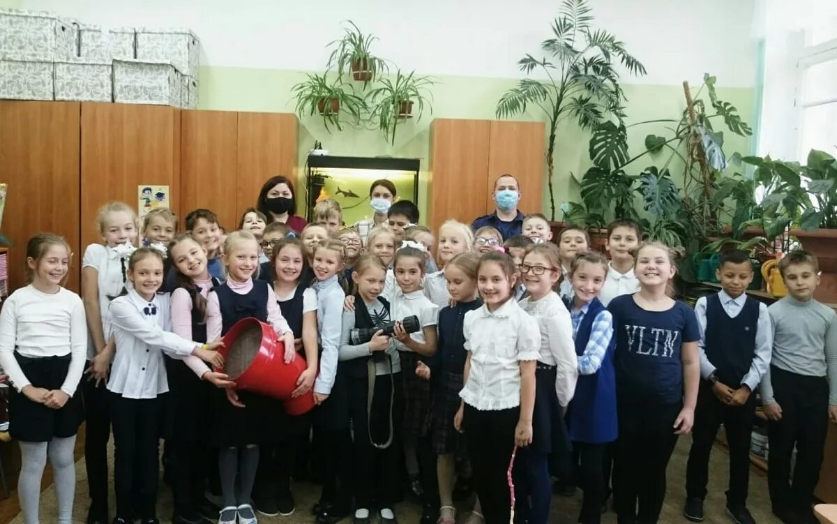 Средняя школа 500. Школа 500 в пушкине адрес. Школа 500 внутри. Эмблема школы 500. Средняя школа 500.