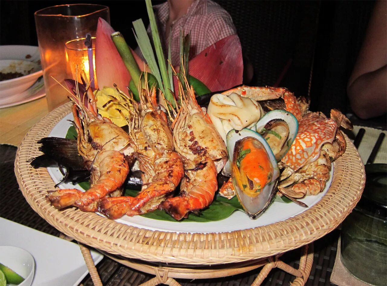 блюда экзотической кухни. кухня тайланда. морепродукты на бали. блюда экзотической кухни. экзотическая кухня.