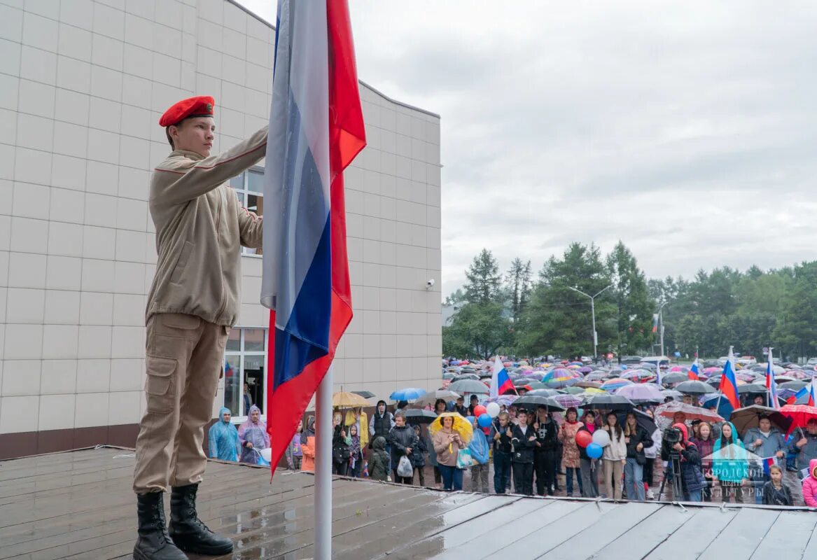 Митинг концерт на 9 мая. Митинг. Митинги в России. Митинг концерт Курган. В поддержку Российской армии.