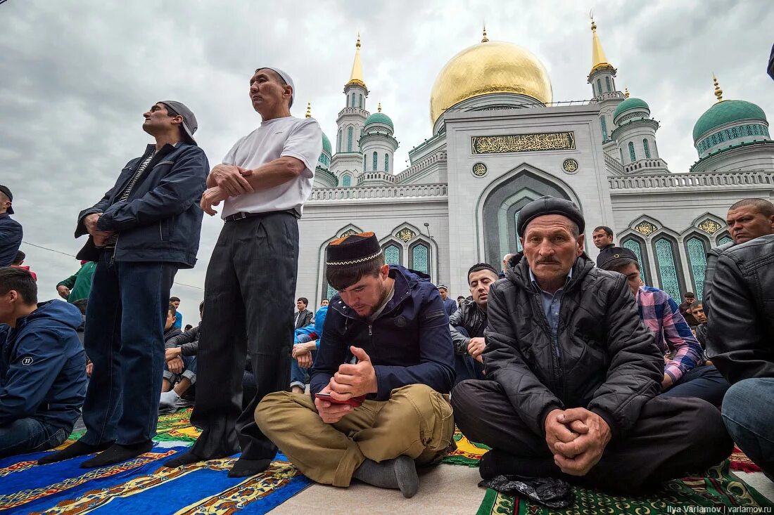 Курбан байрам в Соборной мечети Москвы. Курбан байрам Московская Соборная мечеть. Ураза в грозном