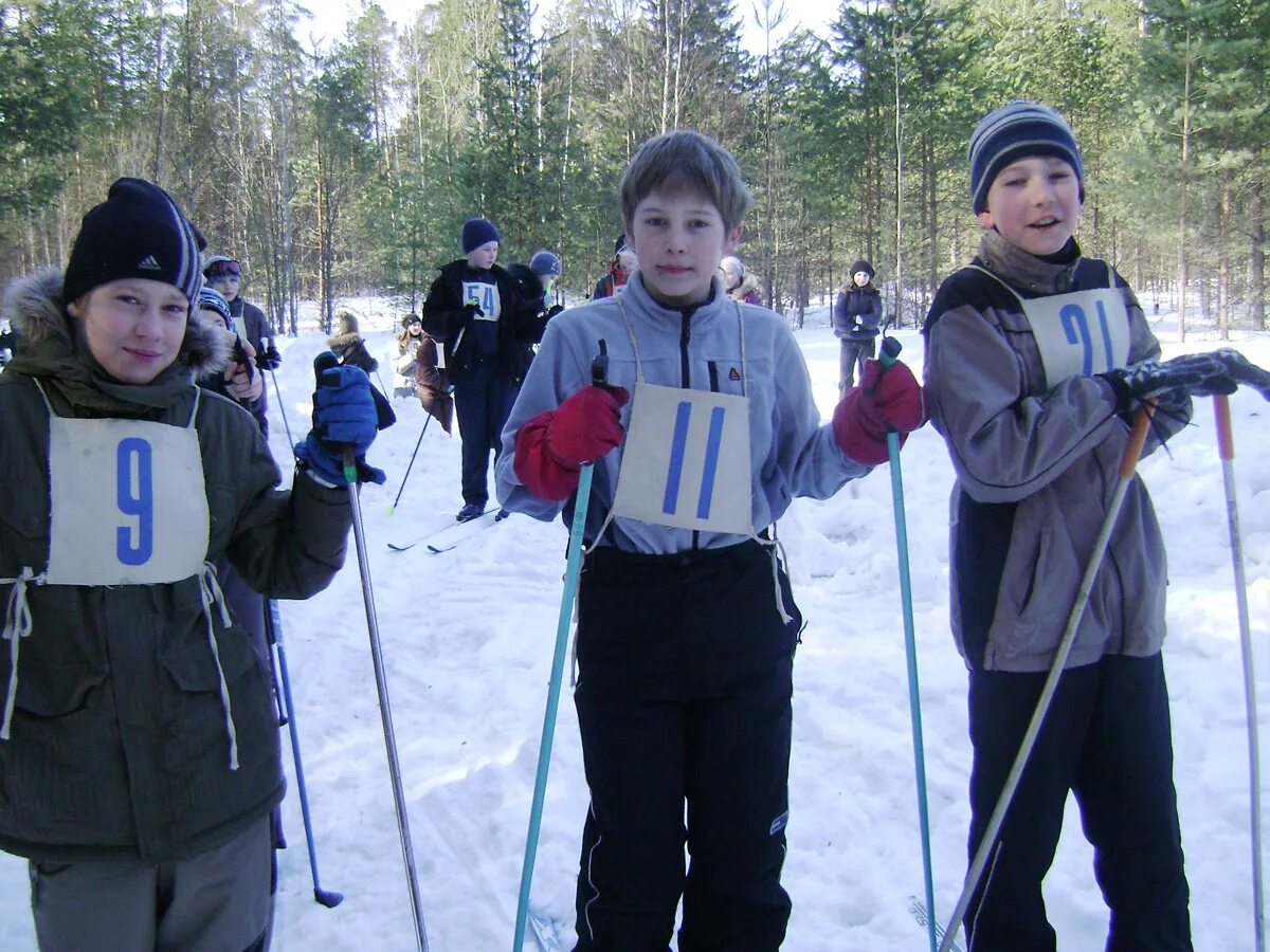 в первый день лыжник был в пути 5 3/12 часа это на 2 8/12 больше. за три дня туристы прошли. сколько километров сколько час. в первый день лыжники. лыжники электросталь.