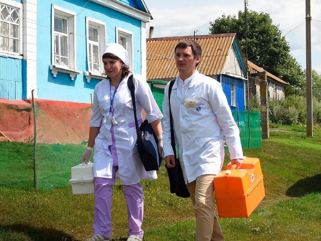 Программа село. Программа Земский доктор и Земский фельдшер. Программа сельский доктор. Медики в сельской местности. Фельдшер на селе.