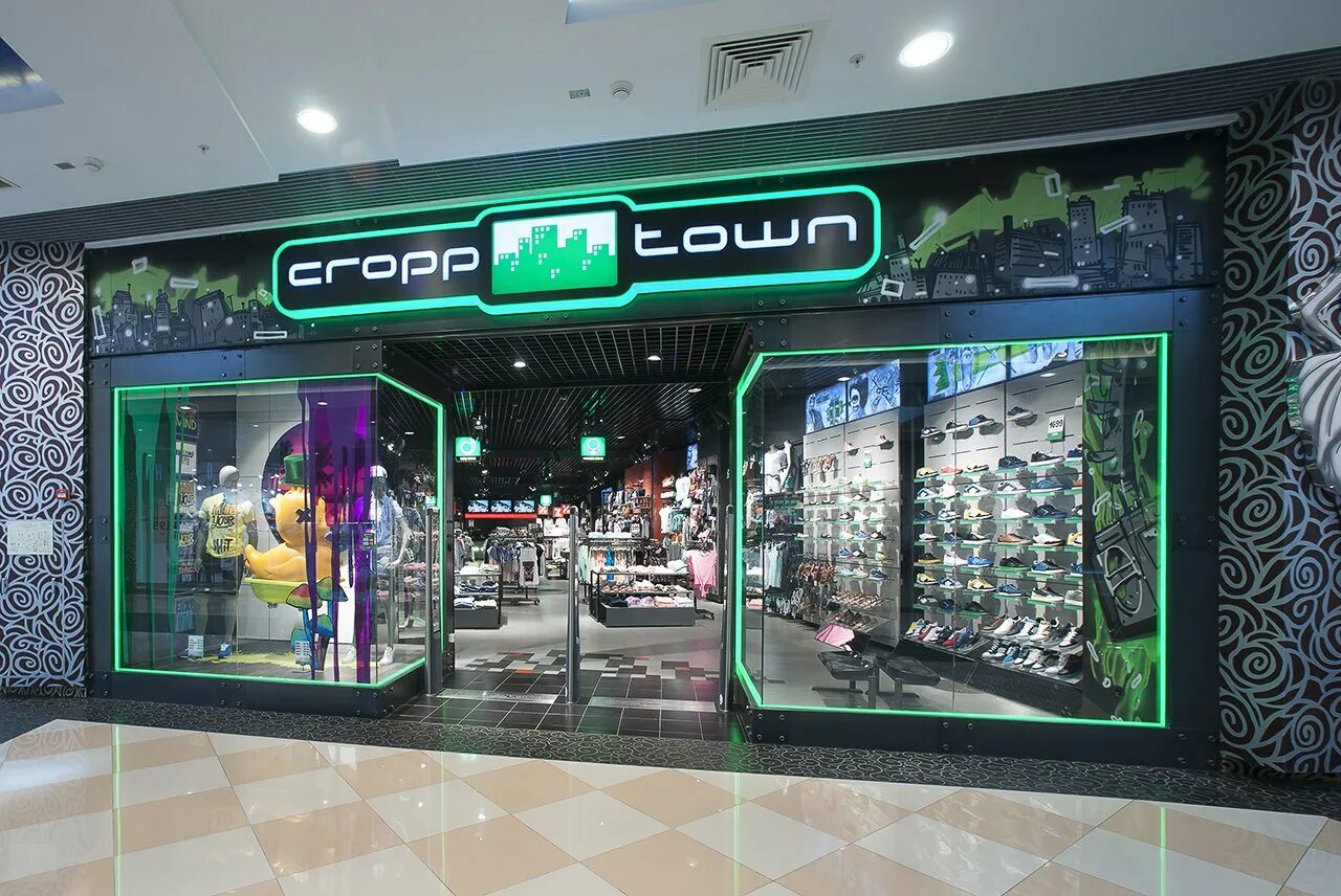 Cropp как называется. Кроп таун нижний новгород. cropp town казань. магазин кропп в барнауле.