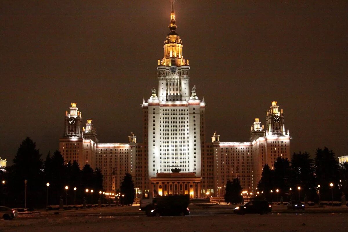 Мгу сколько человек. ГЗ МГУ. ГЗ МГУ изнутри. Главный корпус МГУ. Здание МГУ В Москве.