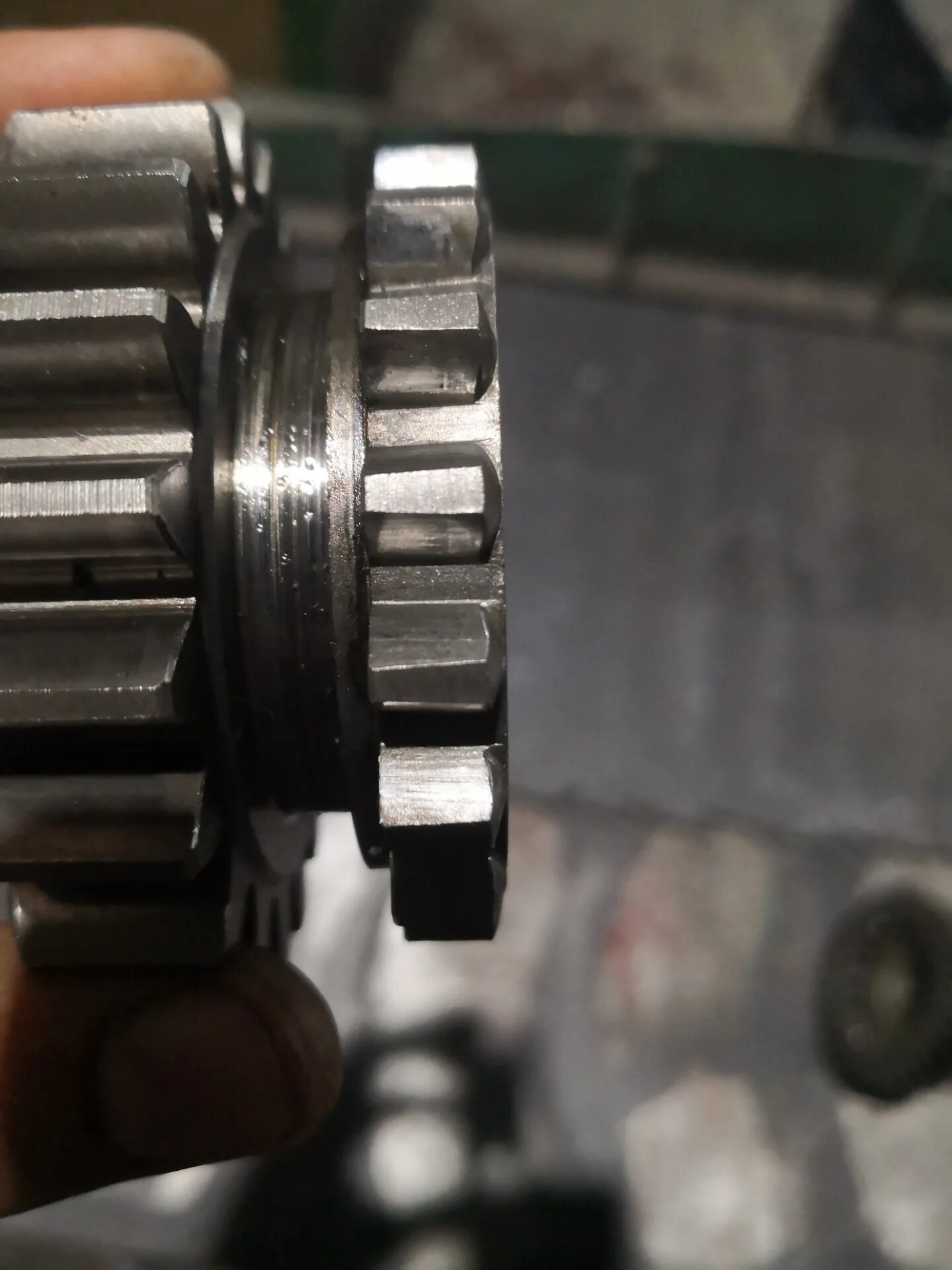 Стук дифференциала кпп. Коробка переключается с хрустом. Гул под нагрузкой. Гул мкпп 4 5 передачи опель f17. Гул под нагрузкой.