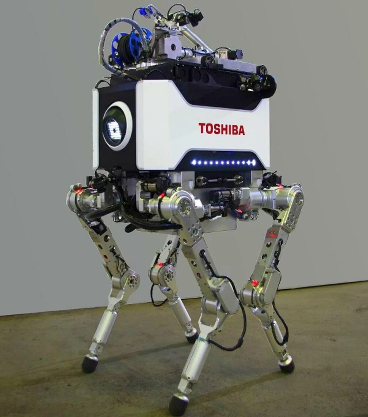 Тошиба роботы. BIGDOG робот. Роботизированная система «Walking Robot» для инвалидов. Четырёхногий шагающий робот.