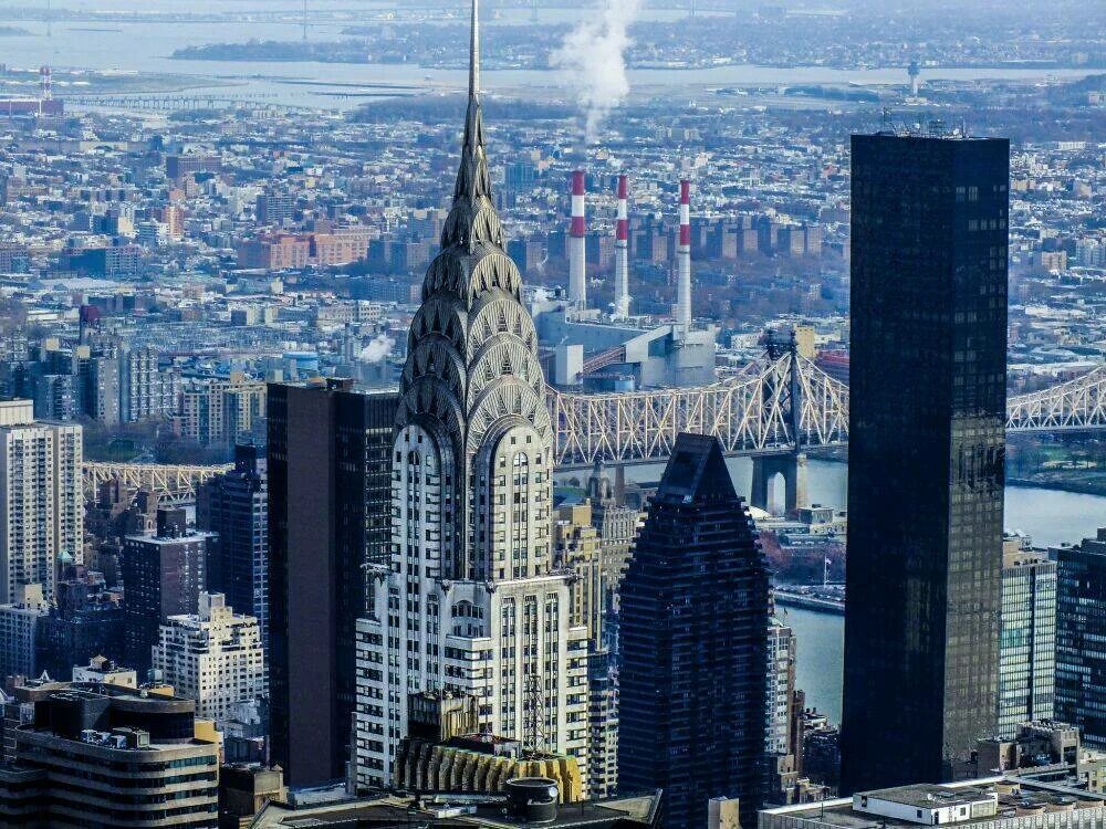 Какие есть известные здания. Крайслер Билдинг Нью-Йорк. Небоскреб Крайслер-Билдинг в Нью-Йорке. Здание Крайслер Билдинг Нью-Йорк США. Крайслер Билдинг Нью-Йорк архитектура.
