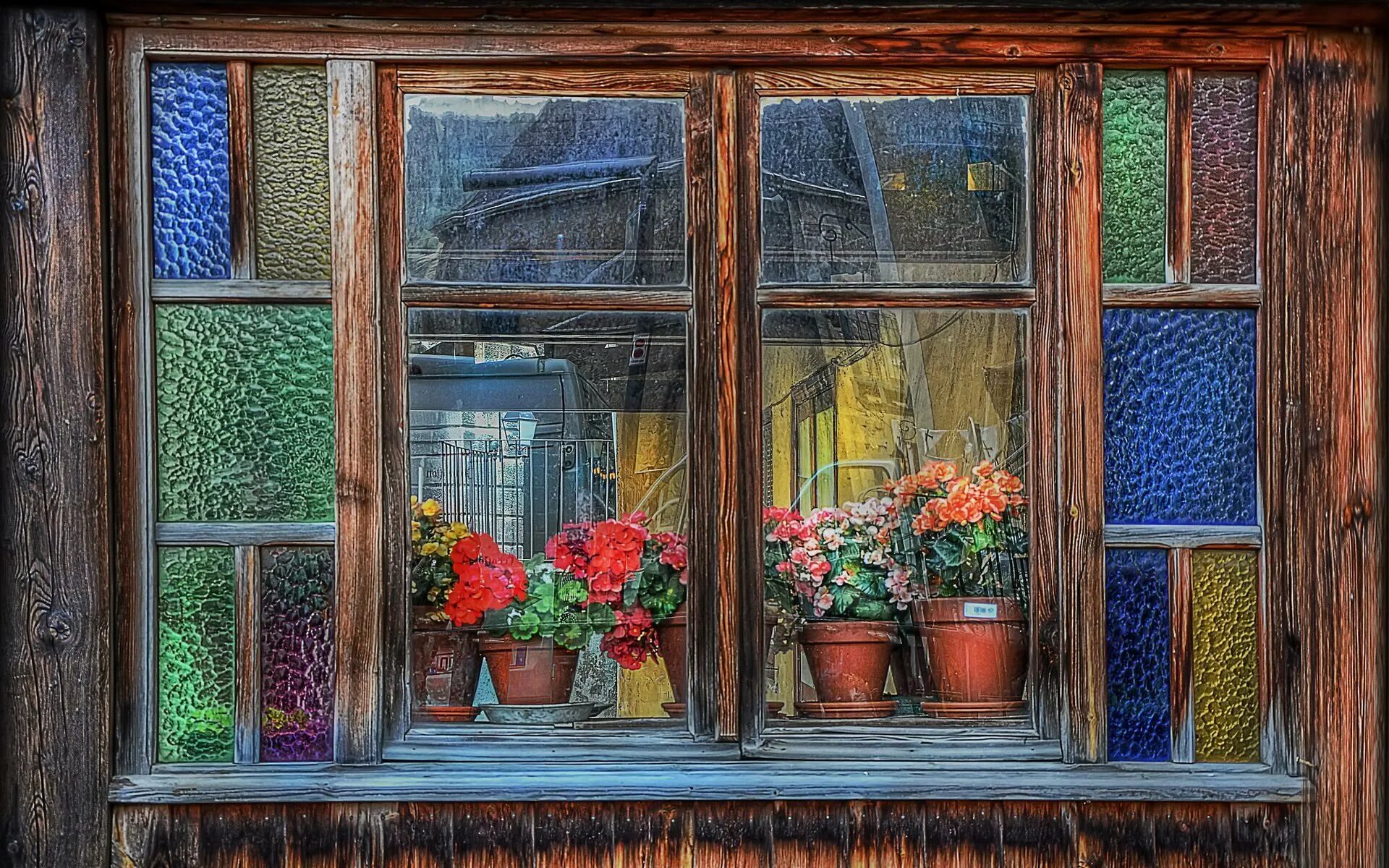 Окно в окне на андроид. Окно с цветами. Окно с цветами на подоконнике. Старинные окна. Окно живопись.