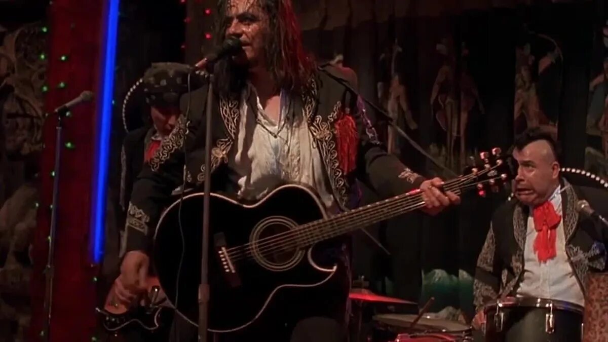 От рассвета до заката в холод зной. Джордж клуни jn [frfnf lj hfccdtnf. От рассвета до заката в холод зной. Дэнни гловер от заката до рассвета. Братья гекко от заката до рассвета 1995.