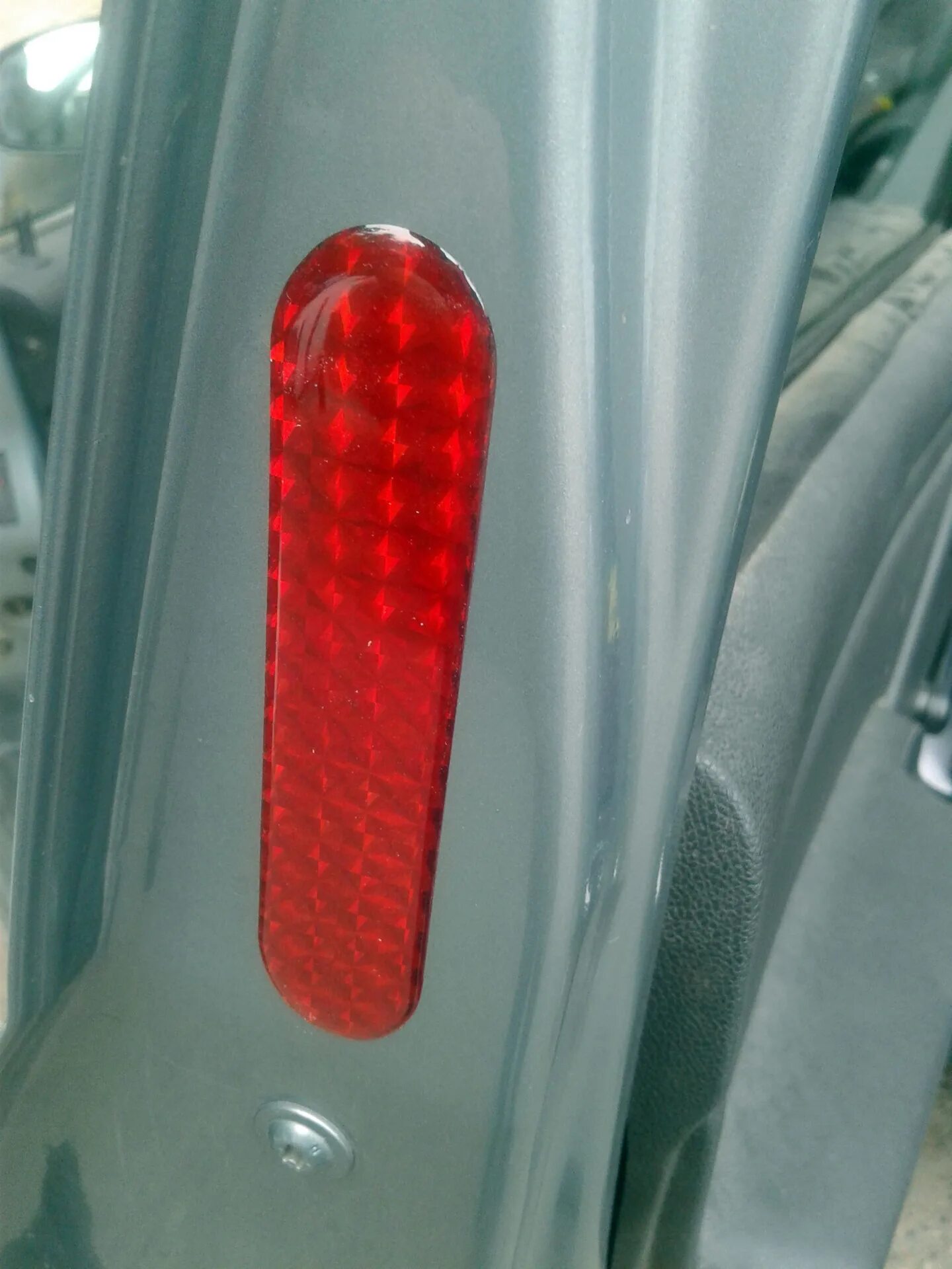 Катафоты на авто. Катафот заднего бампера рено логан 2. st-115-2940r катафот. доп катафоты рено логан 2. катафоты двери рав 4 2025.