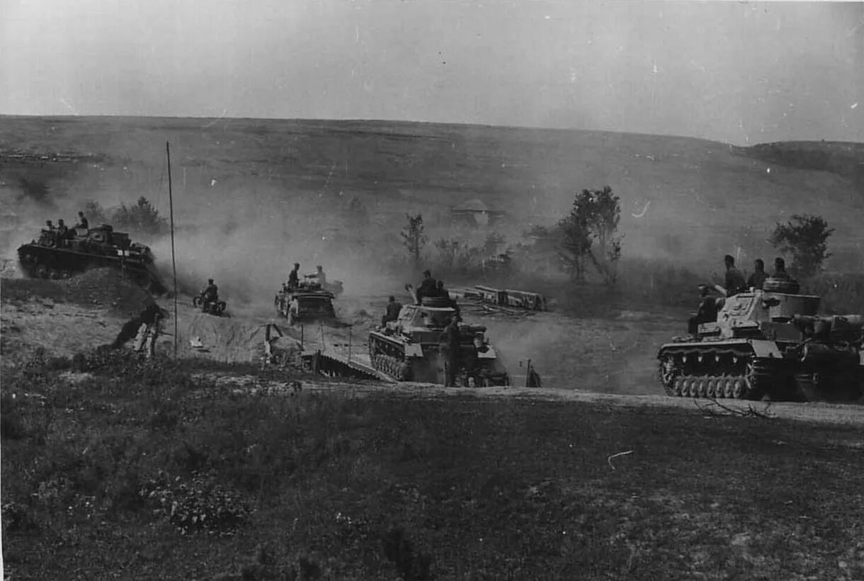 3 июня 1942 г. Сталинградская битва 1942 танки. Наступление вермахта на Сталинград. Наступление вермахта 1941. 16 Танковая дивизия вермахта в Сталинграде.