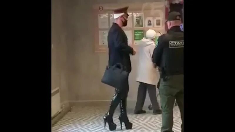 Трогали снимали одежду. Трогали снимали одежду