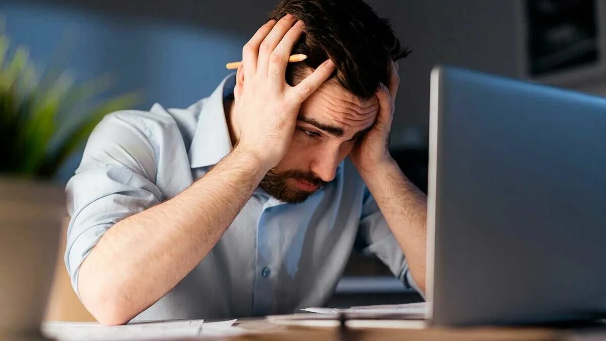 Офисный работник. Заболевания программистов. Боль в спине офис. Заболевания программистов. Профилактика профессиональных заболеваний программистов.