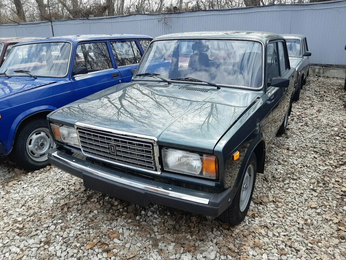 консервация ваз. белый багажник ваз 2105. лада 2107 новая с завода. ваз 21047 тонированная. ваз 21013 кузов.