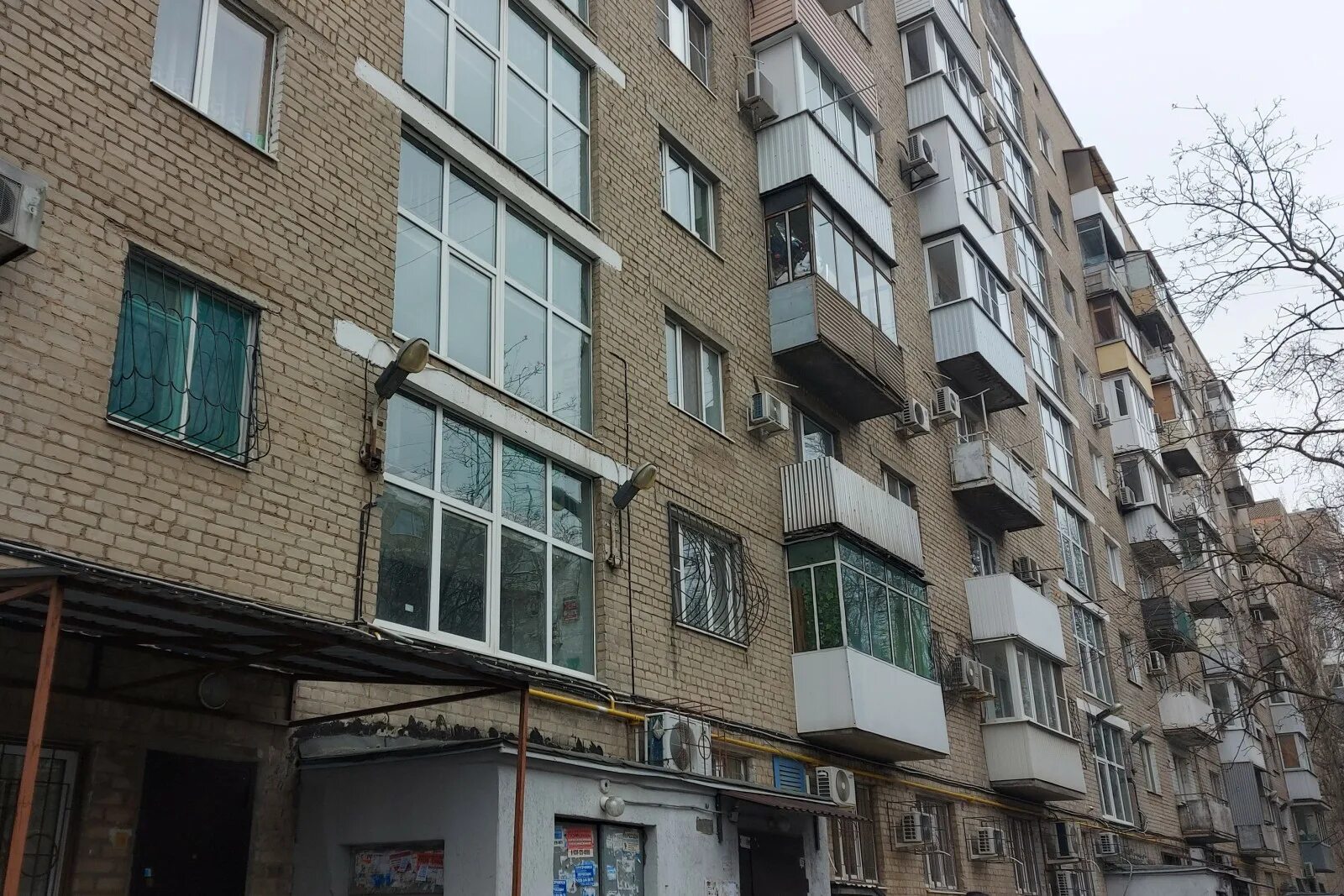 Дом 25 подъездов. Ветеранов дом 103.