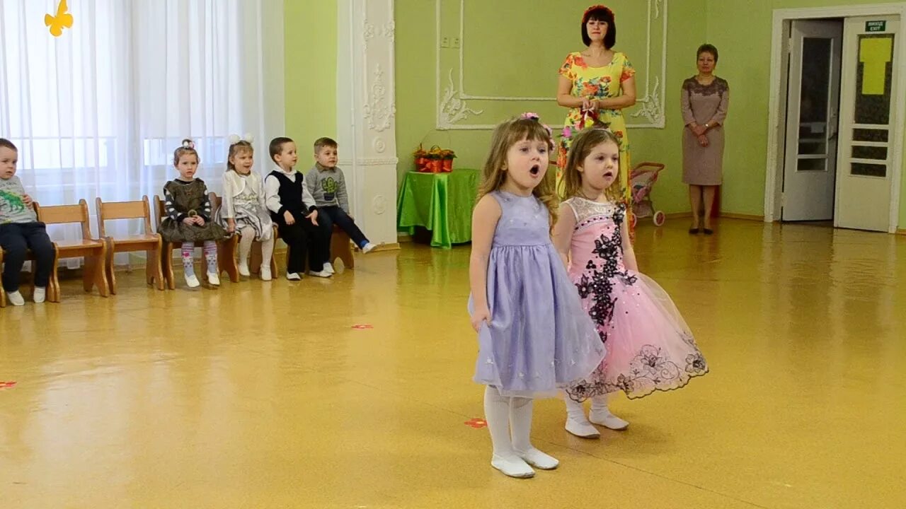 Песни про маму на утренник 8. Песни про маму на утренник 8. Песни про маму на утренник 8. Игра собери букет для мамы на утреннике младшая группа. Танец саночки в детском саду видео.