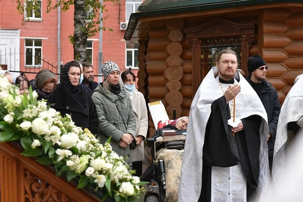 Киево печерских отцов в черемушках. Храм отцов Киево-Печерских в старых Черемушках. Храм Киево-Печерских отцов Новосибирск. Храм всех святых в Черемушках настоятель. Рождество храм отцев Киево Печерских в Черемушках.