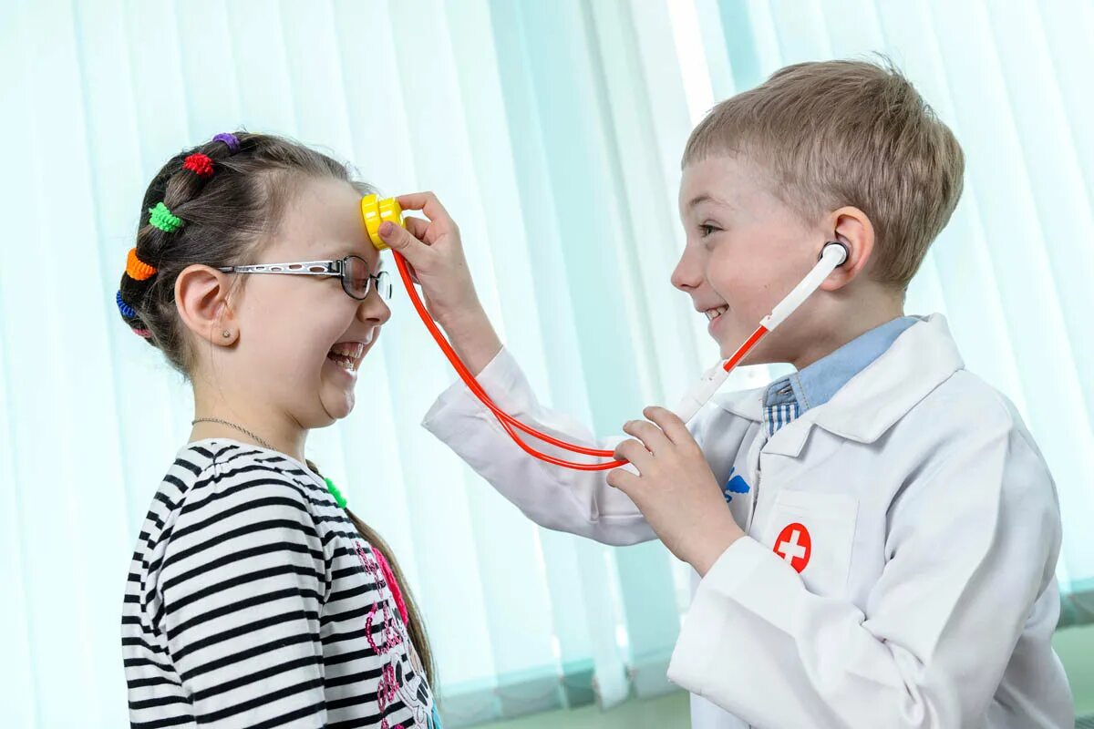 игры для детей. сюжетные игры для детей. Djeco игровой набор доктор. доктор фото для детей. ролевые игры для детей.