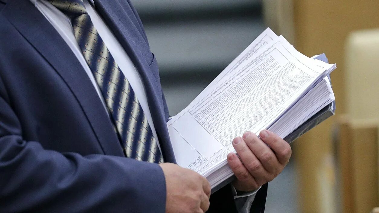 Парламент. Новые законодательства правительства. Госдума 2021. Депутаты госдумы. Чтение законопроекта в государственной думе.