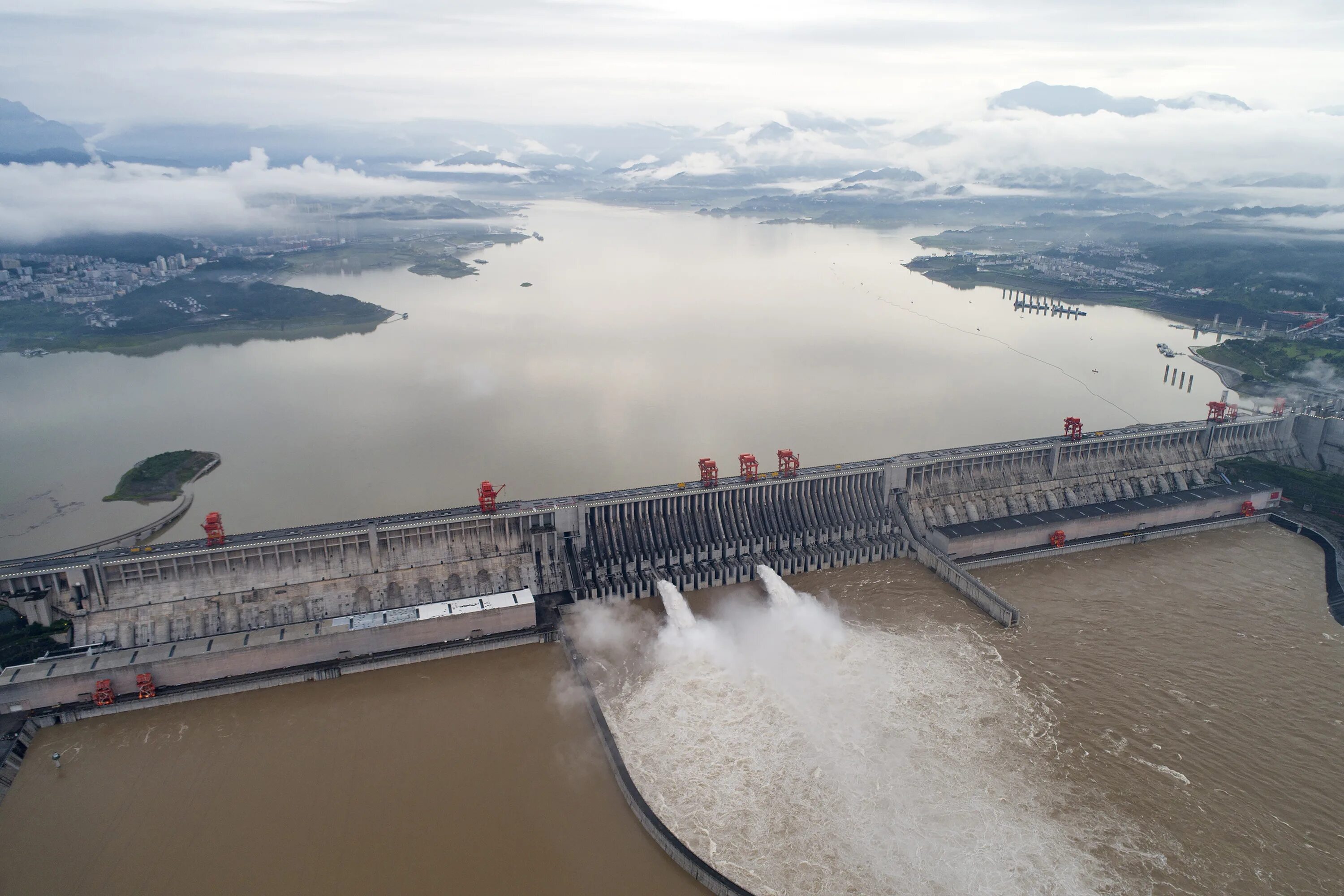 В какой стране крупнейшая гэс. Плотина на Янцзы. ГЭС на реке Янцзы. Три ущелья Янцзы. Санься ГЭС Китай.