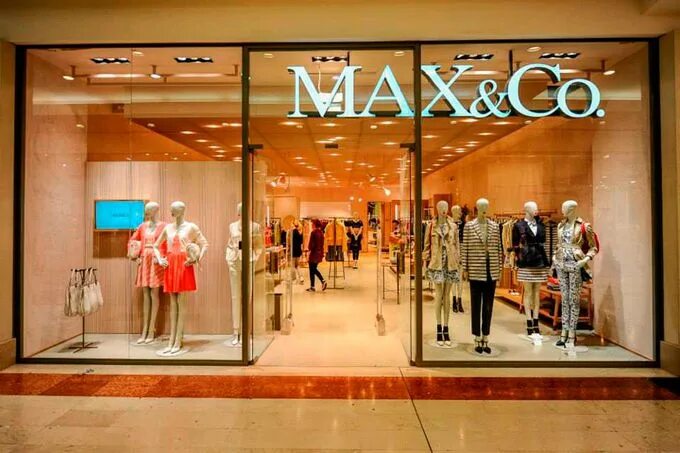 Outlet max. Витрины Max Mara. Max&co магазины. Магазин cos в Москве. Max co одежда.