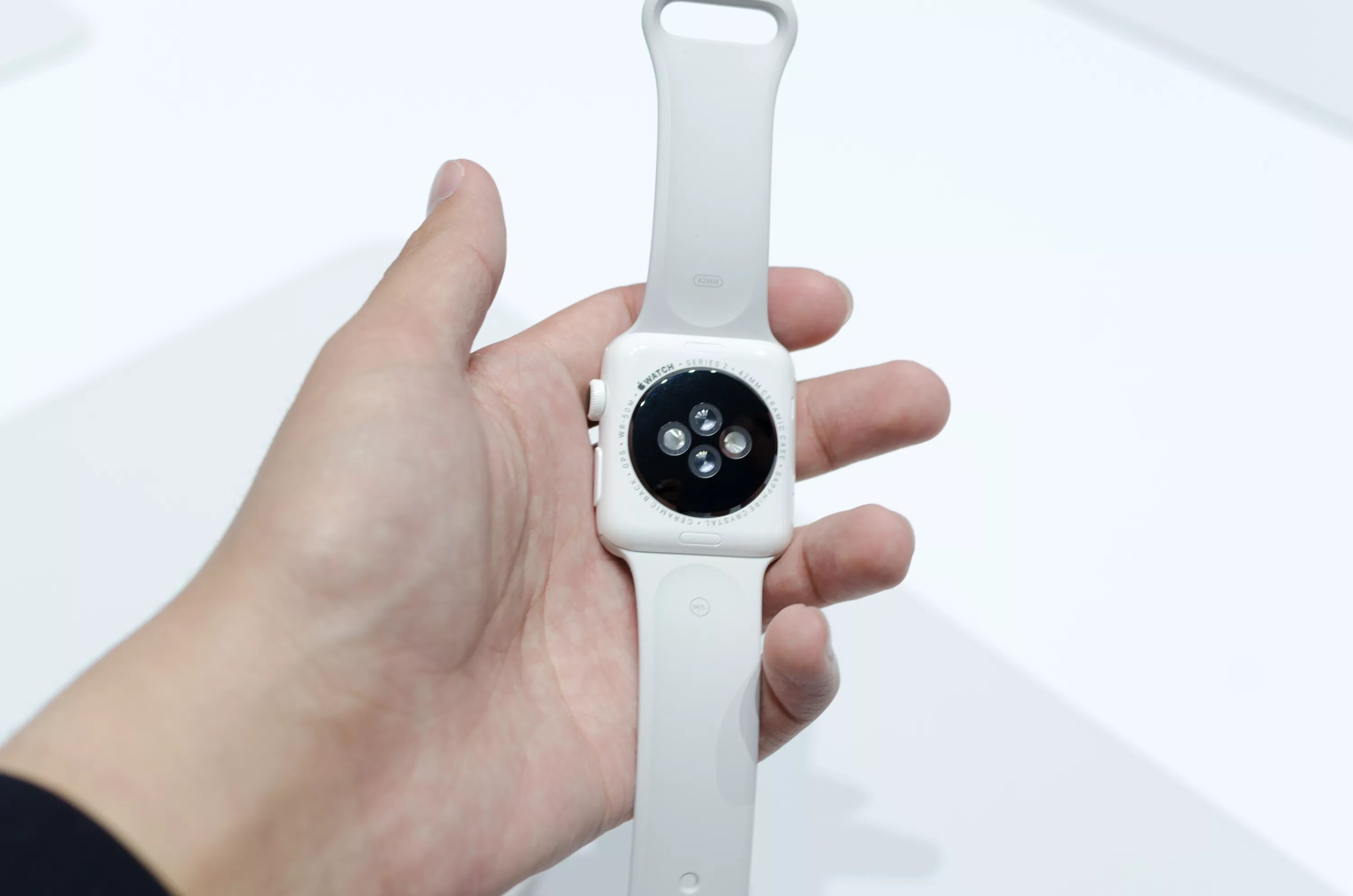 Apple watch Series 2. Apple watch Series 2 корпус. Apple watch 2 Ceramic. Apple watch White Ceramic.