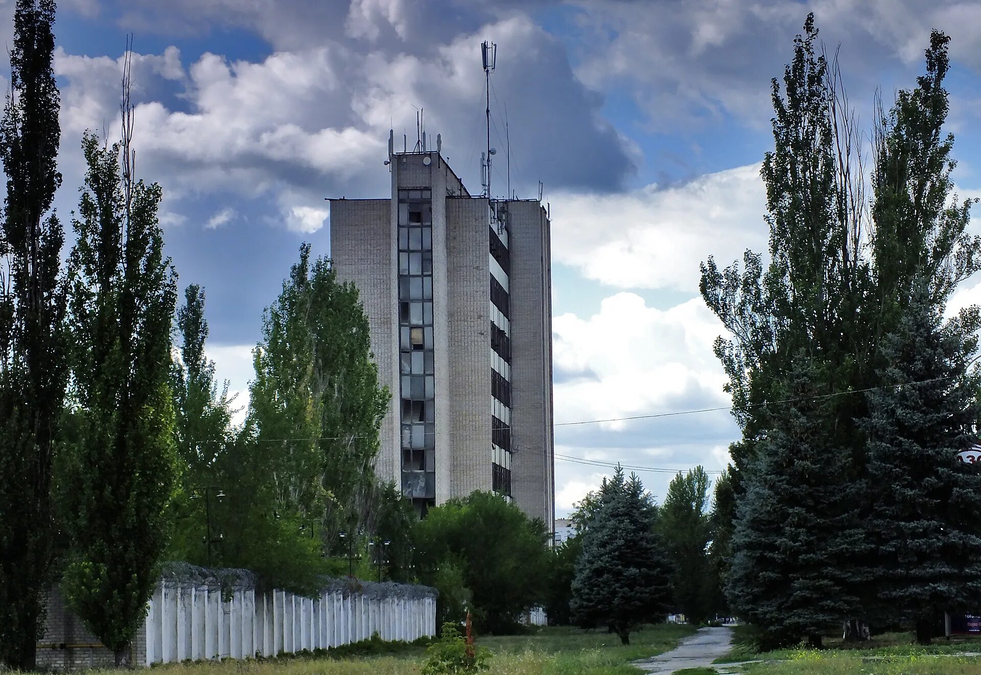 Луганская фабрика. Завод ленина луганск. Машзавод 100 луганск. Завод 100 луганск. Луганская фабрика.