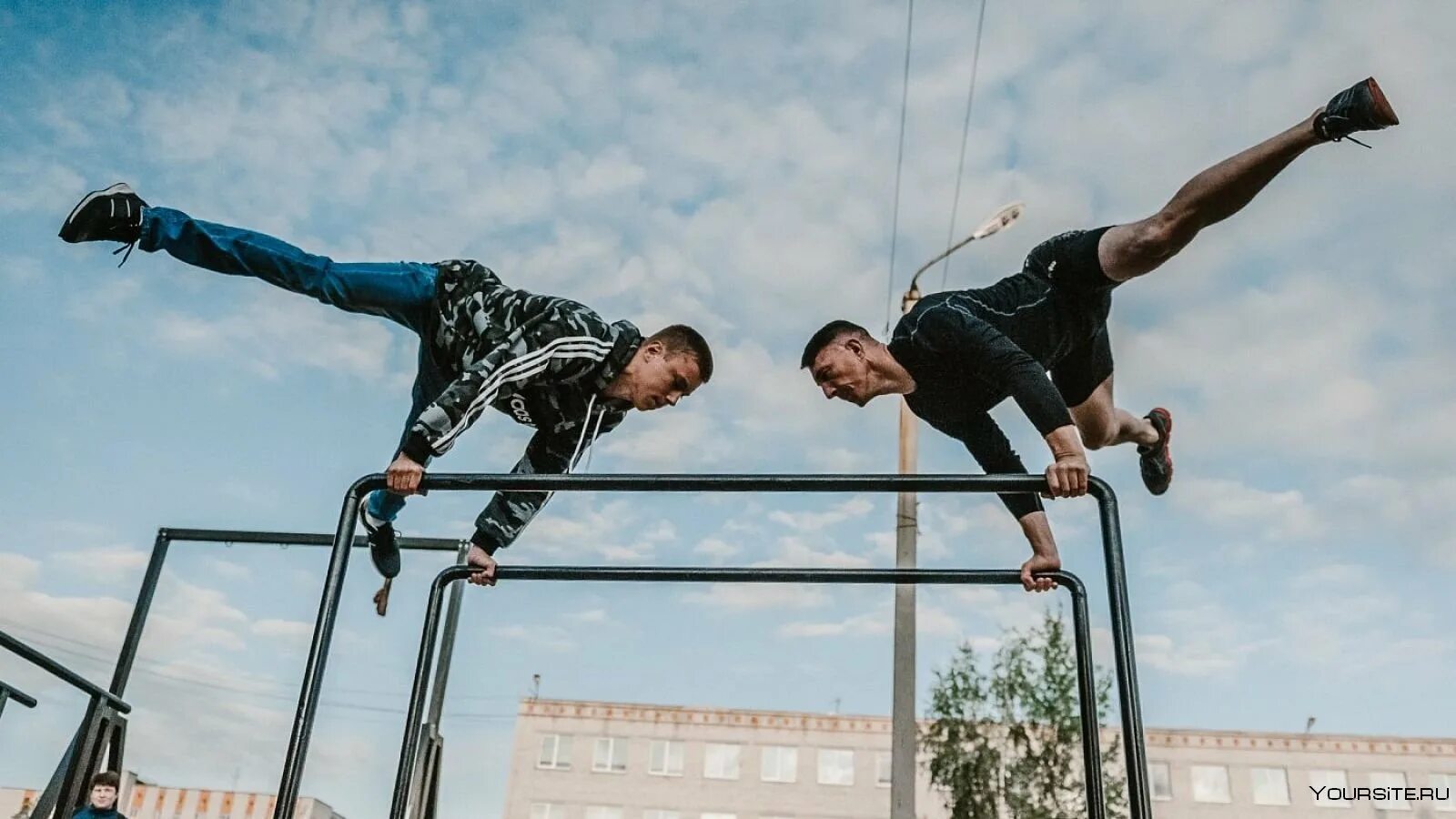 Легкие трюки на турнике. Трюки на турнике. Средние трюки на турнике. Прикольные трюки на турнике. Трюки на турнике для начинающих.