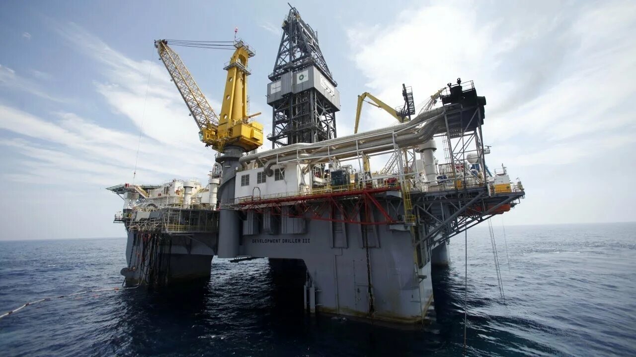 Добыча газа на шельфе. Шельфовые месторождения нефти и газа. шельфовое бурение платформа. нефтяная платформа &quot;шельф-4&quot;. добыча нефти на шельфе.