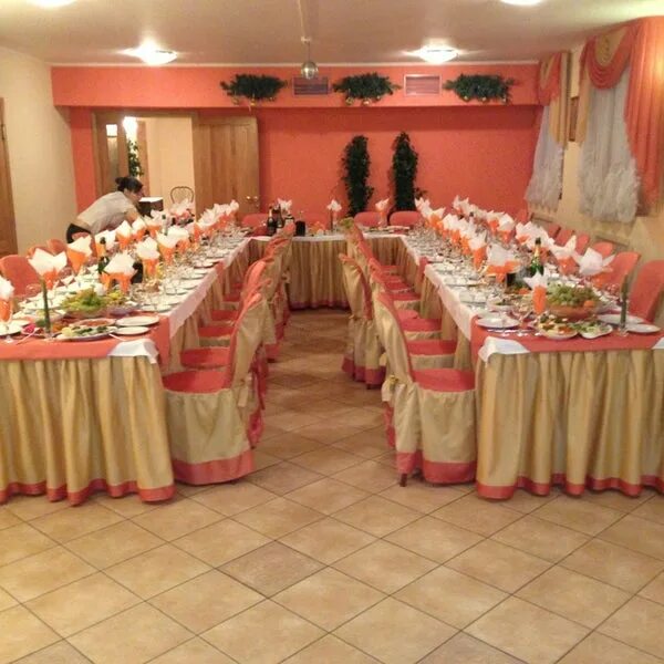 Подкова хотьково овражная 17. Подкова екб ресторан. Подкова хотьково. Подкова арзамас кафе. Кафе подкова шадринск.