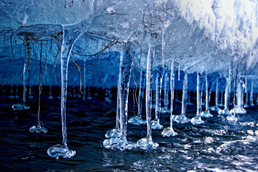 Вода растекается. Музыкальная вода. Мелодия воды. Музыка и вода картинки.