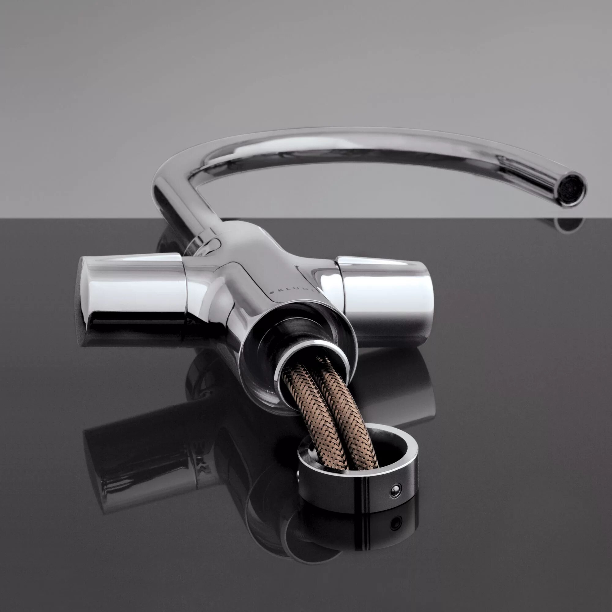 Смеситель снизу. Эксцентрик для смесителя. Как крепить крепления смесителя lm8810c. Смеситель swes для ванной 1gckle (6399). Крепление смесителя grohe к раковине.